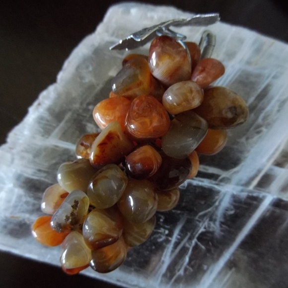 Vintage Carnelian Agate Grapes Cluster Metal Leaf - Picture 2 of 8